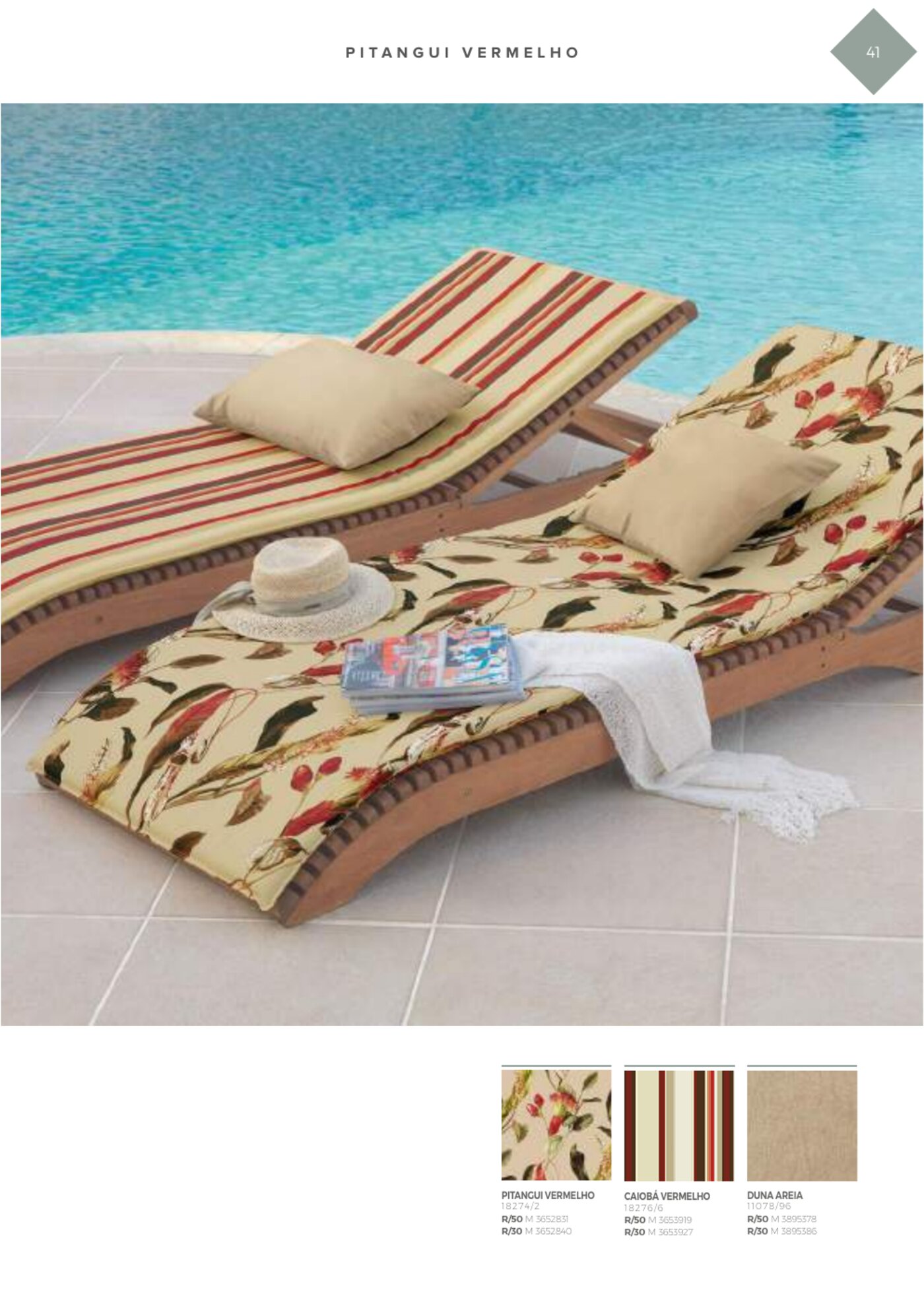 Espreguiçadeiras Acquablock estampa Pitangui floral vermelha à beira de piscina com almofadas listradas