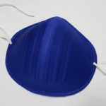 Máscara de dupla camada de tecido com filtro de espuma no meio - Lavável e Reutilizável - atende as normas da ABNT NBR 13698 - cor: Branca (acompanha o elástico)